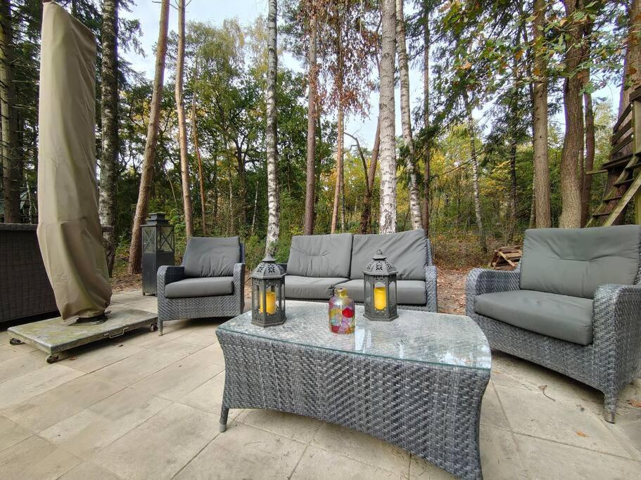 Kindvriendelijke Bungalow In Het Bos Bij Zwemmeer. Vilsteren Exterior photo